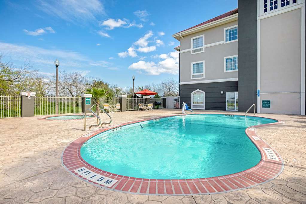 La Quinta Inn & Suites by Wyndham Corpus Christi Northwest - photo 7