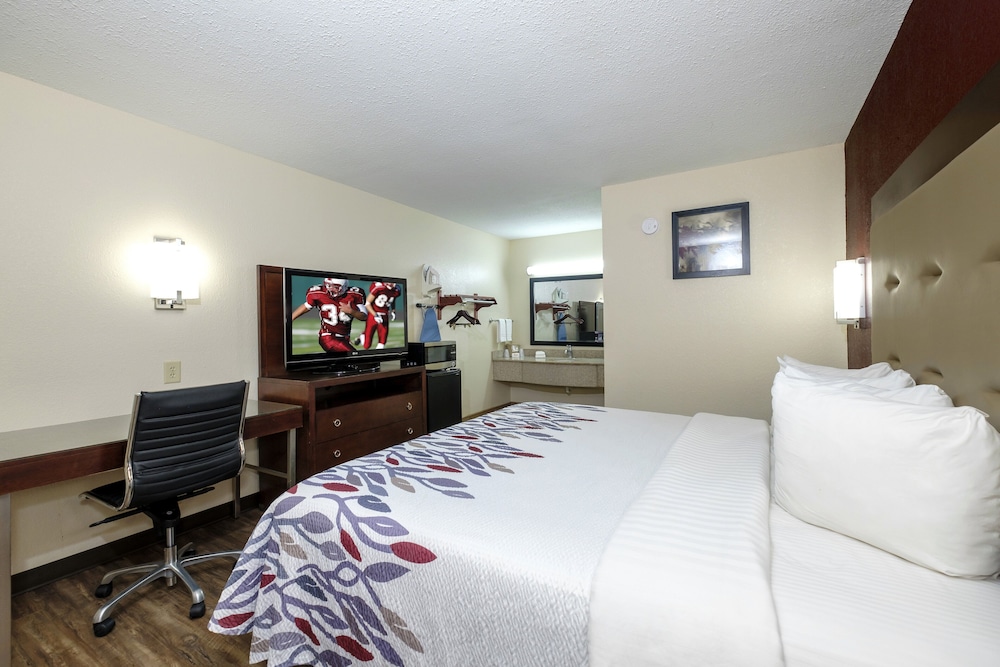 Red Roof Inn Columbus MS - photo 9