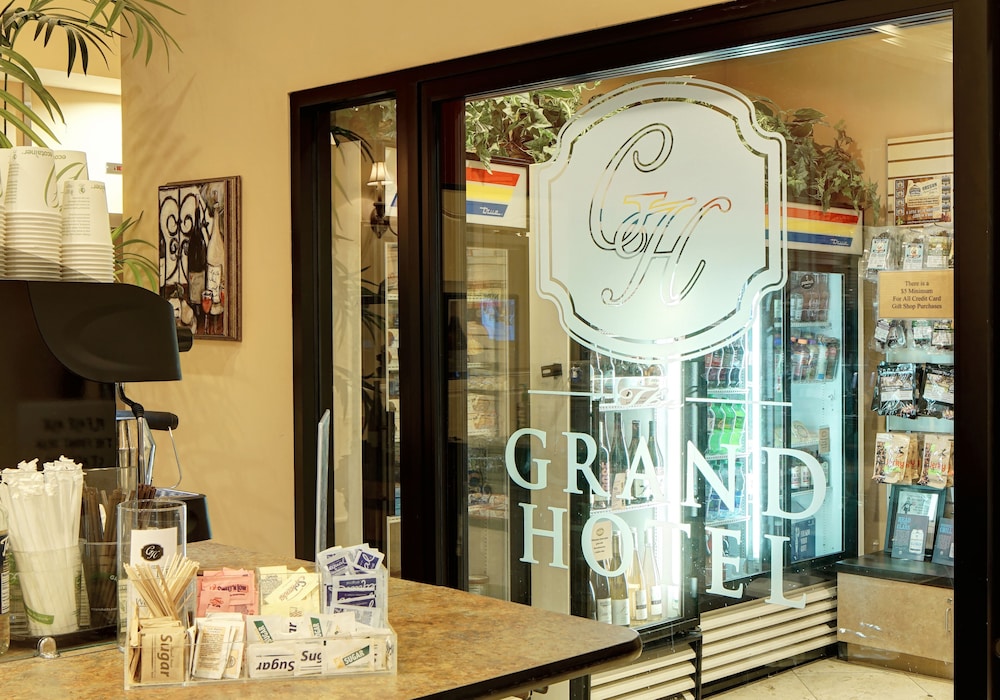 The Grand In Salem Hotel - photo 3