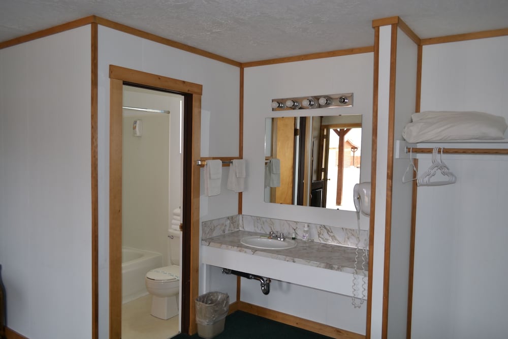 The Village Inn Motel and Restaurant - photo 16