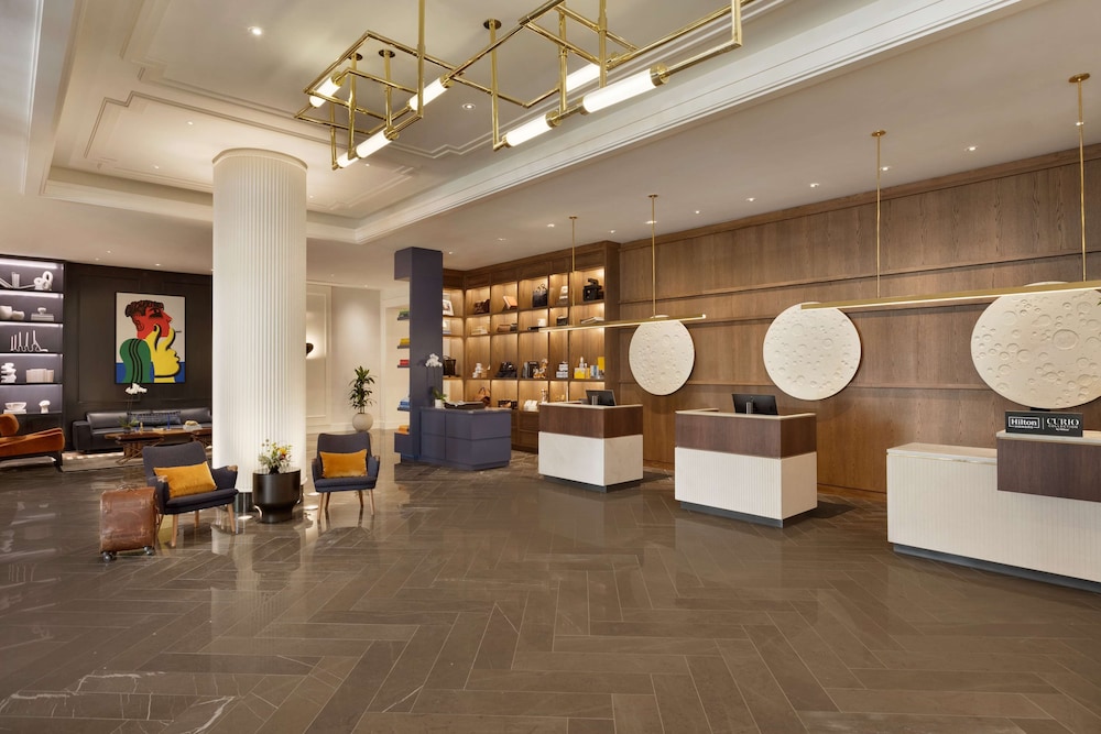 106 Jefferson Huntsville Curio Collection by Hilton - photo 5
