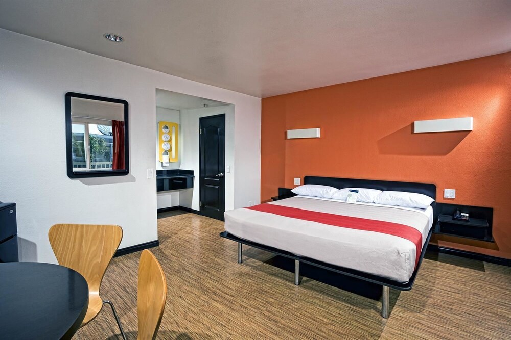 Motel 6 Costa Mesa CA Newport Beach - photo 10