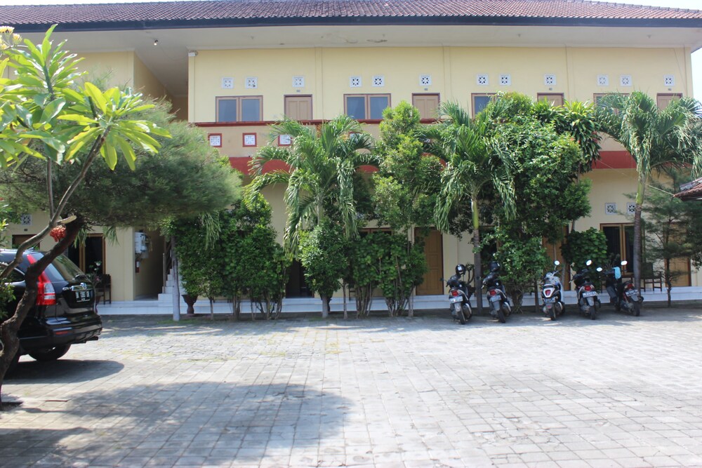 OYO 3096 Hotel Dewi Warsiki Near Gilimanuk Port