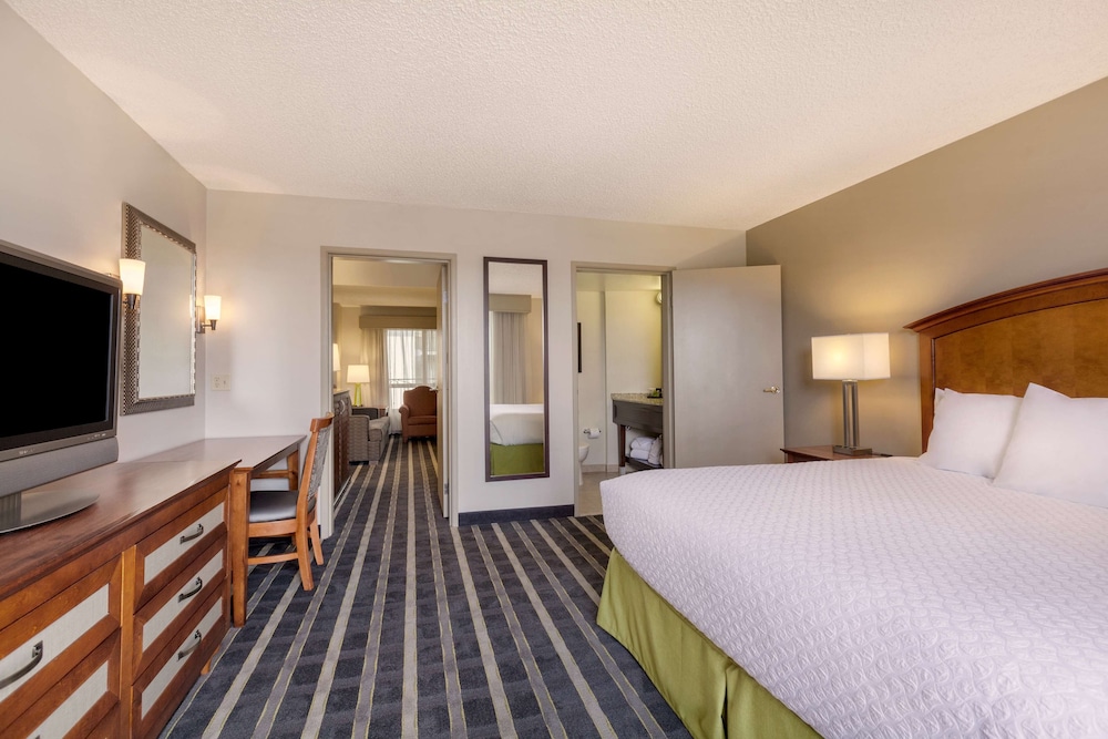 Embassy Suites by Hilton San Francisco Airport Waterfront - photo 16