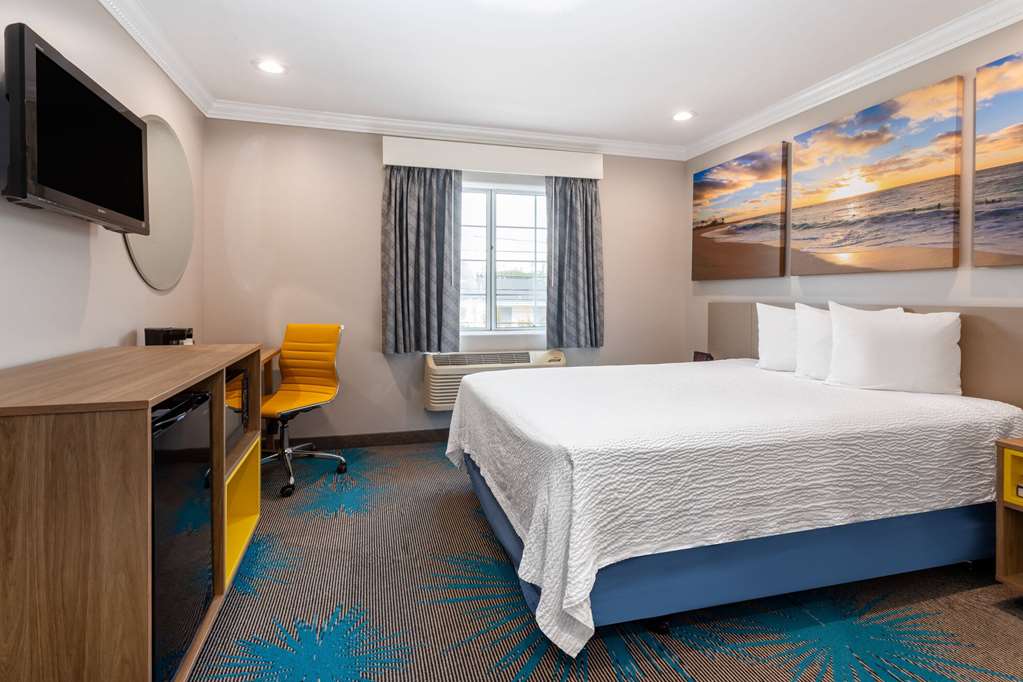 Days Inn by Wyndham Santa Monica - photo 48