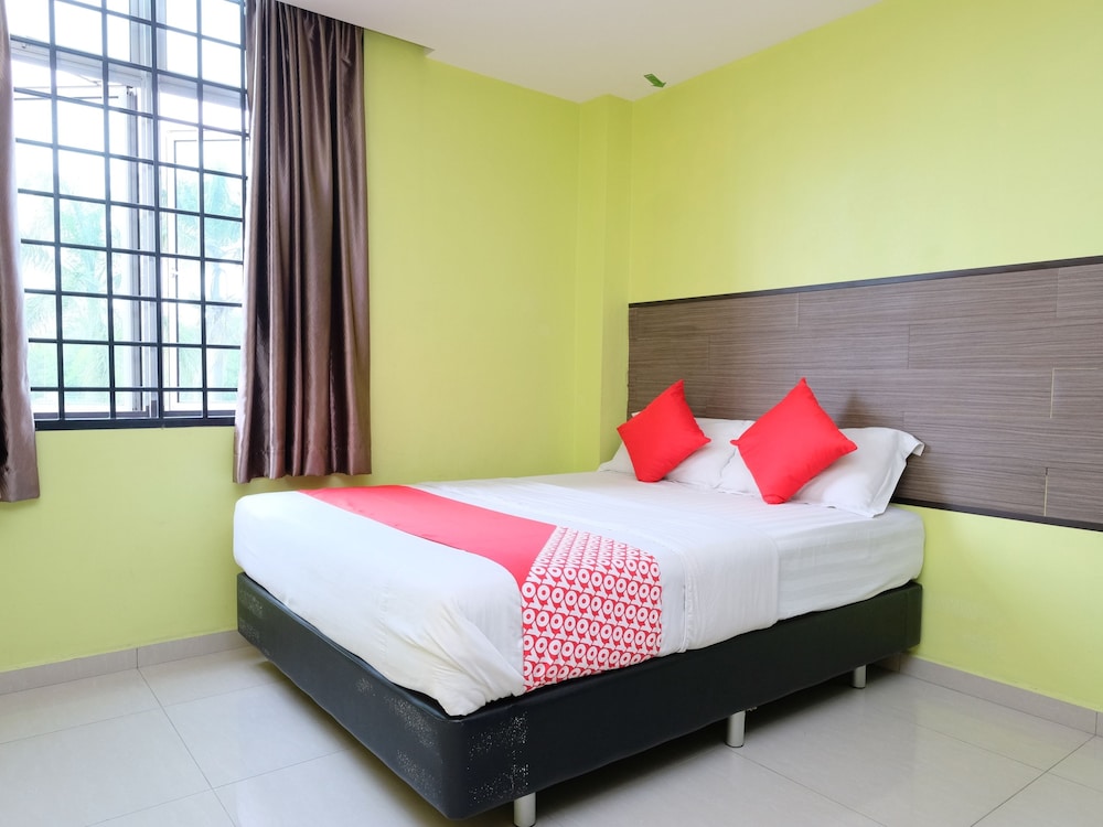 Hotel De Tees — hotel near Seletar Airport