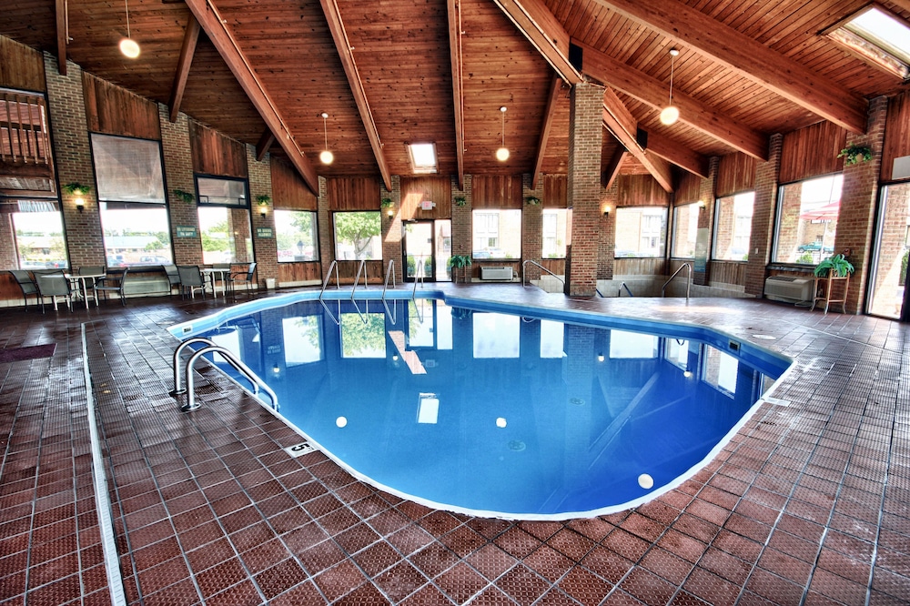 Christopher Inn and Suites - photo 40