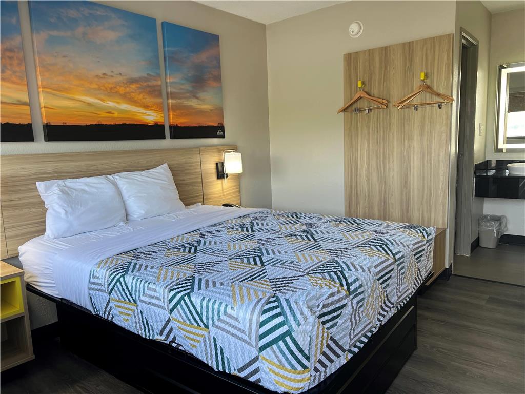 Days Inn by Wyndham Kansas City Northeast - photo 4