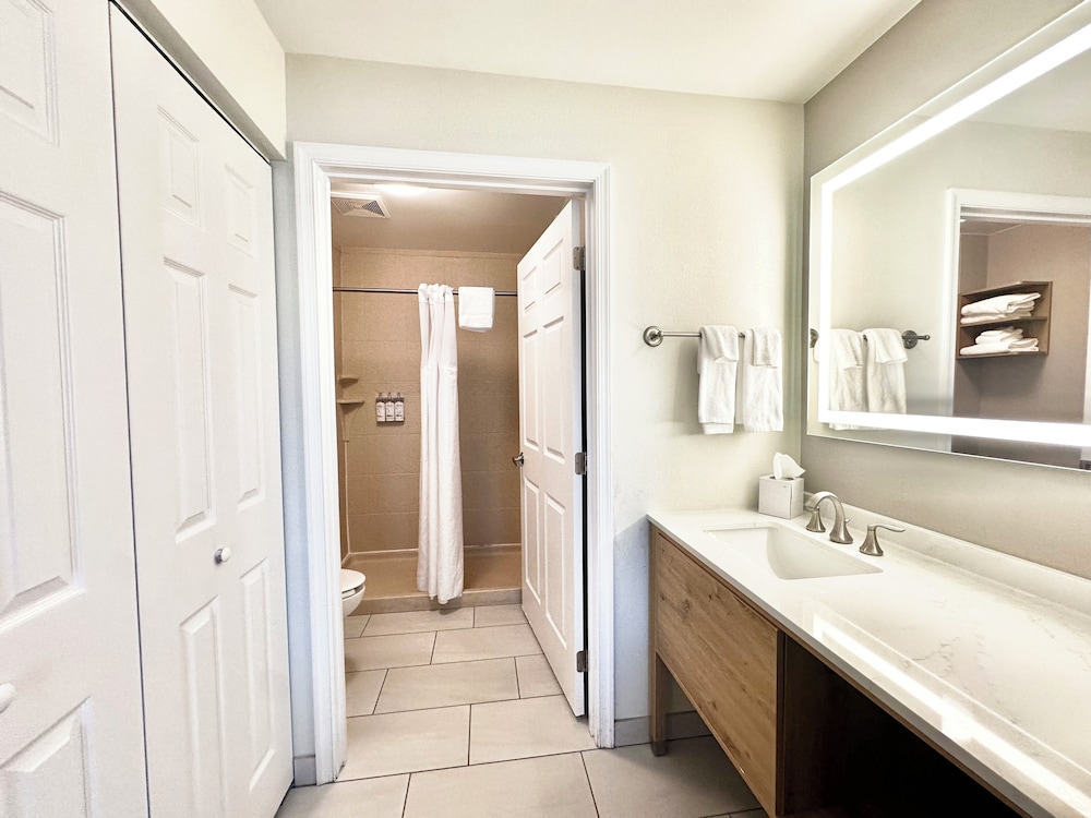 Staybridge Suites East Stroudsburg Poconos by IHG - photo 16