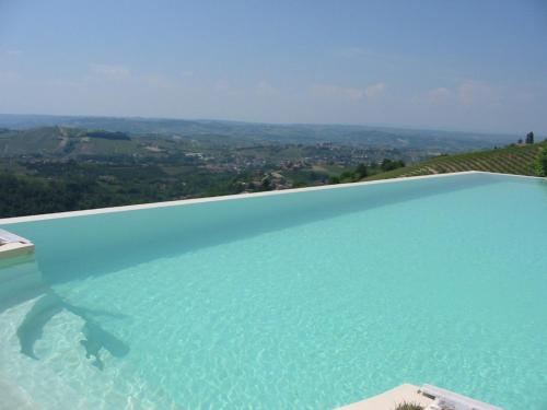 Agriturismo Brusalino — 4-Star Luxury Hotel in Mango, Italy