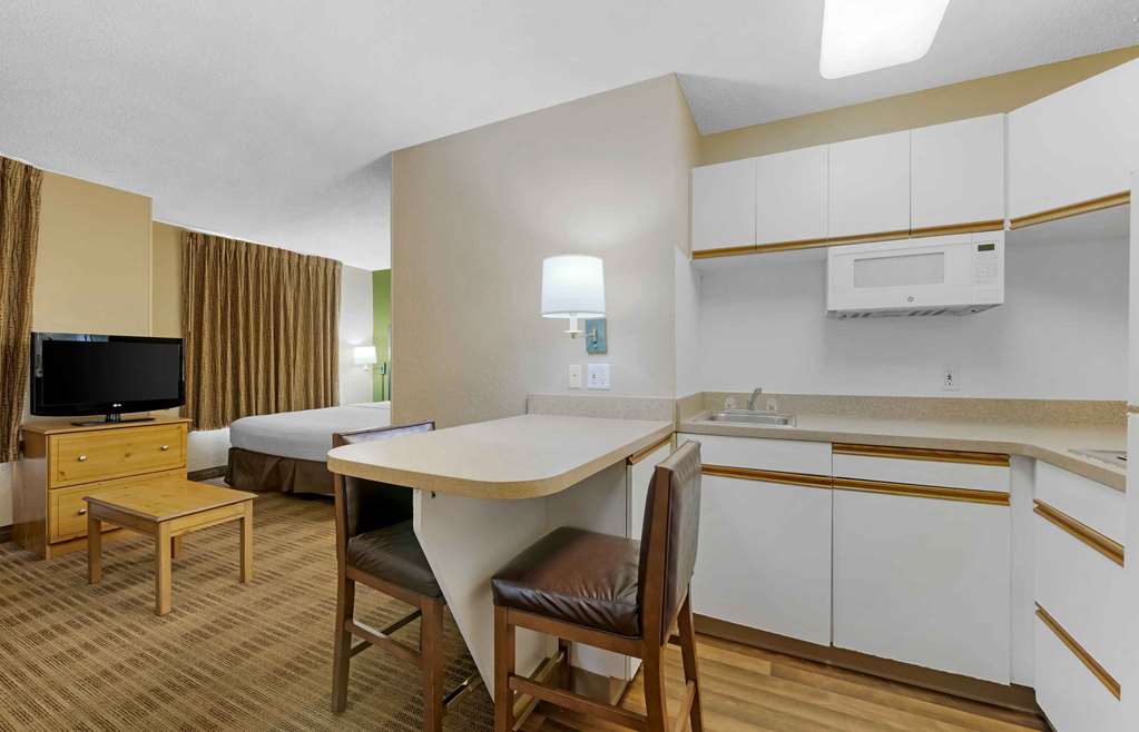 Extended Stay America Select Suites Orlando Southpark - photo 33