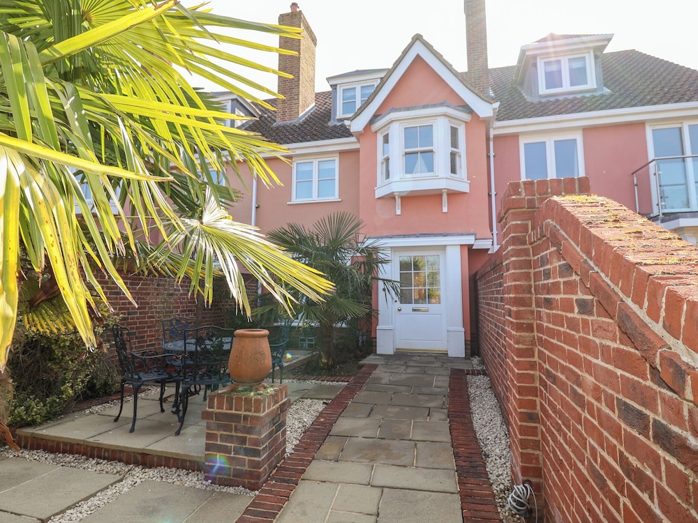 6 Willows Green in Aldeburgh, United Kingdom