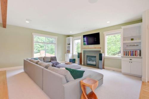102 Charming And Fun Family Oasis Near Downtown — Renton