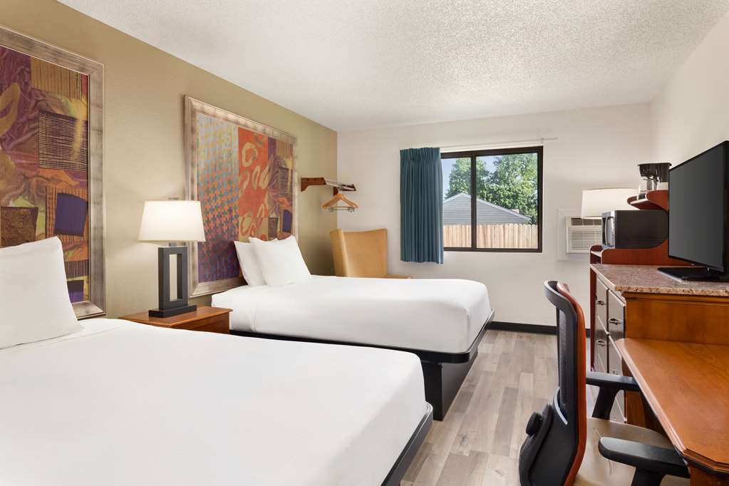 Baymont by Wyndham Hutchinson - photo 11
