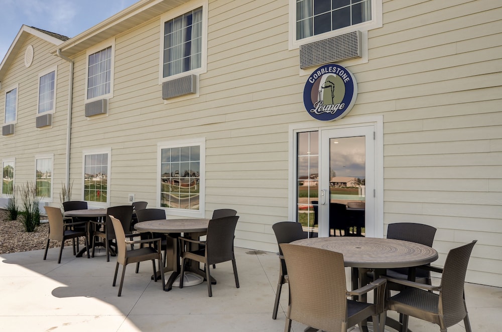 Cobblestone Inn & Suites Avoca - photo 3