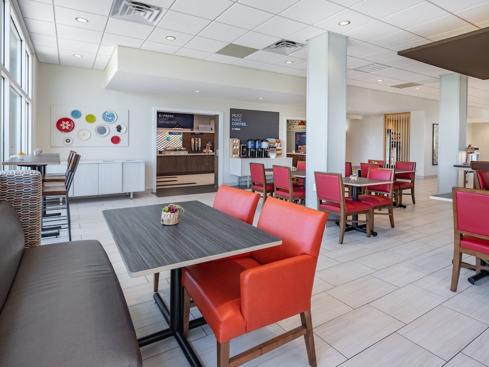 Holiday Inn Express & Suites Ruskin by IHG - photo 48
