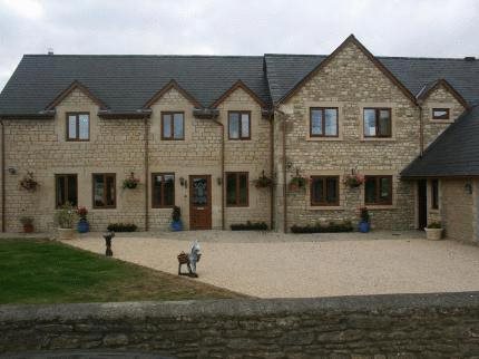 Whaddon Grove House B&B — 4-Star Luxury Hotel in Melksham, United Kingdom