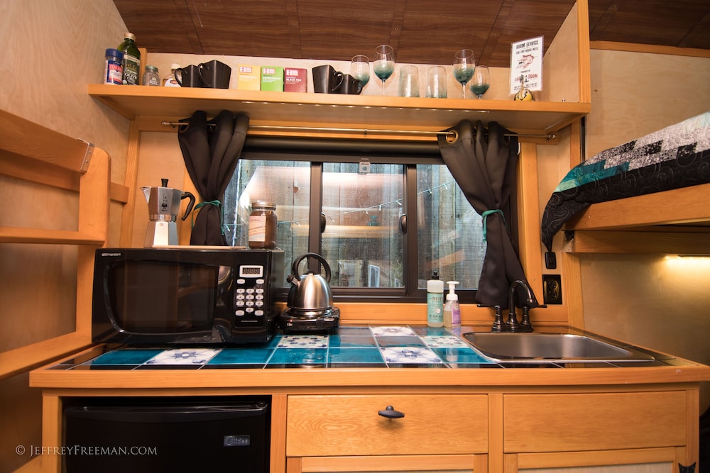 Caravan The Tiny House Hotel - photo 25
