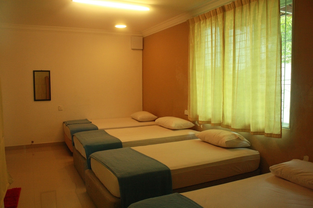 02 First Island — George Town — photo 3