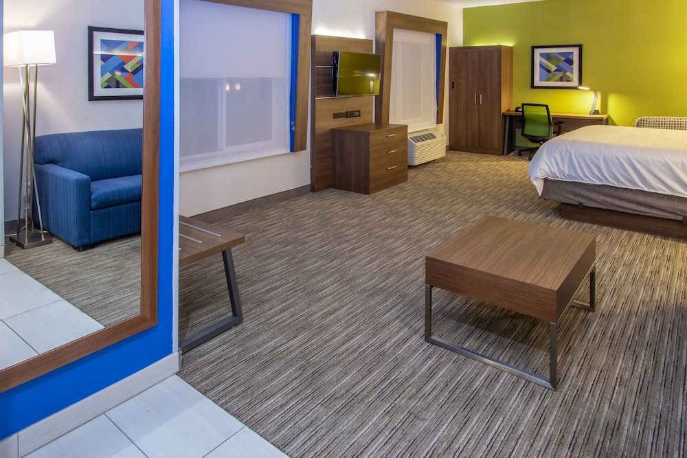 Holiday Inn Express Hotel & Suites Roseville Galleria Area by IHG - photo 35