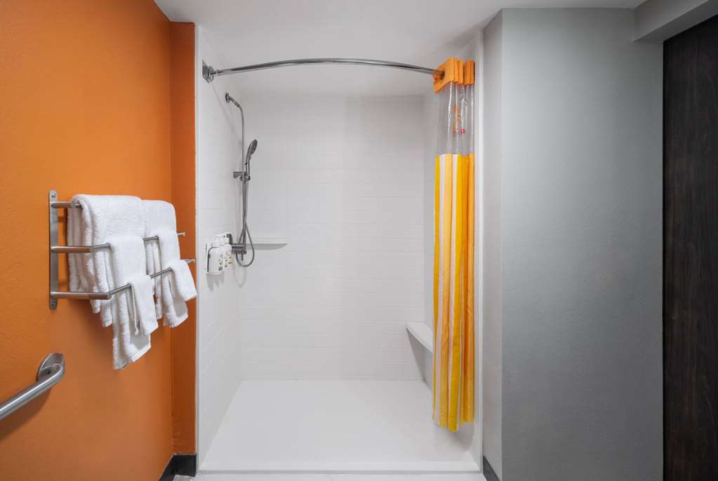 La Quinta Inn & Suites by Wyndham Greensboro NC - photo 19