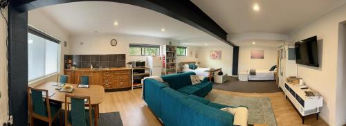 Goldfields Studio Apartment Beaconsfield Fully Self Contained Air Conditioning — 4-Star Luxury Hotel in Beaconsfield, Australia