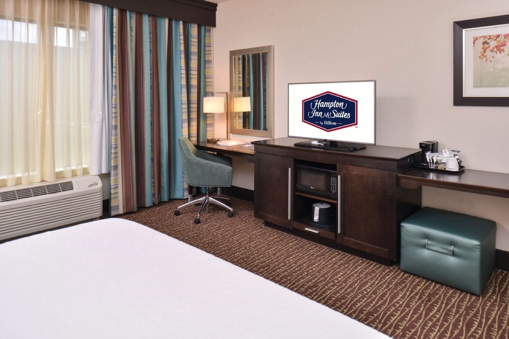 Hampton Inn & Suites Bend - photo 17