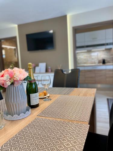 Lisza Apartman Siófok — 4-Star Luxury Hotel in Siofok, Hungary