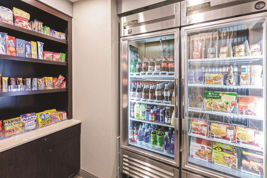 La Quinta Inn & Suites by Wyndham N Little Rock McCain Mall - photo 35