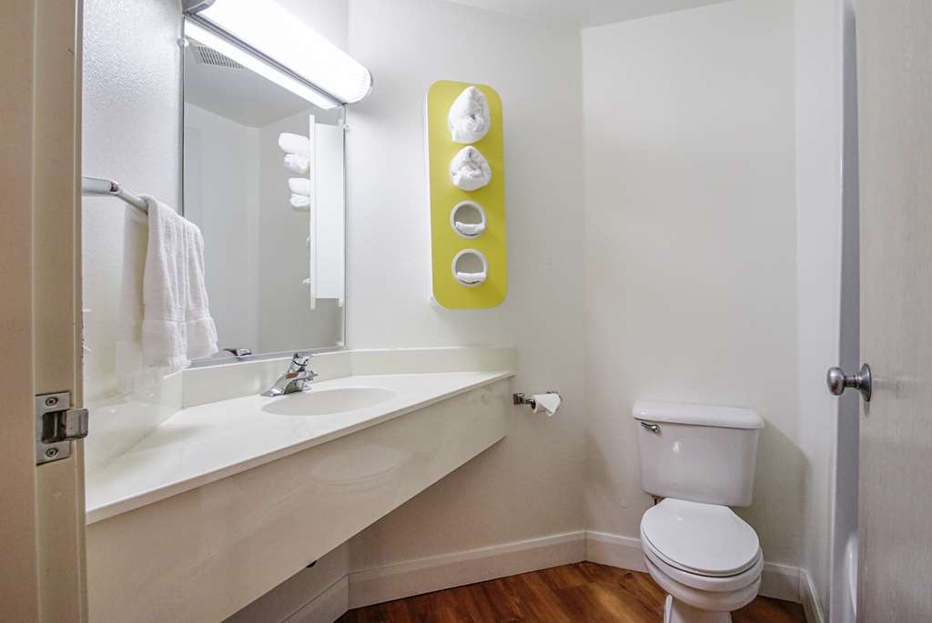 Motel 6 Nephi UT - photo 23