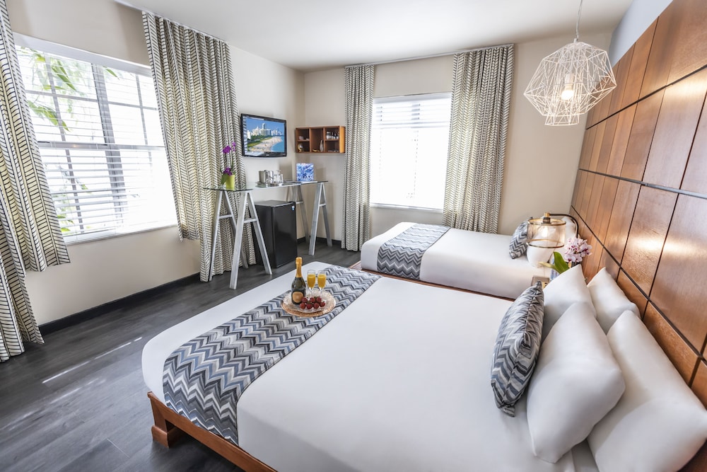 Chesterfield Hotel & Suites - photo 15
