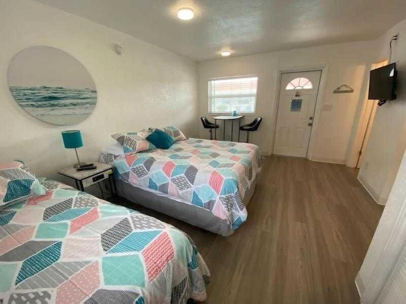 Sun Island Motel - photo 95