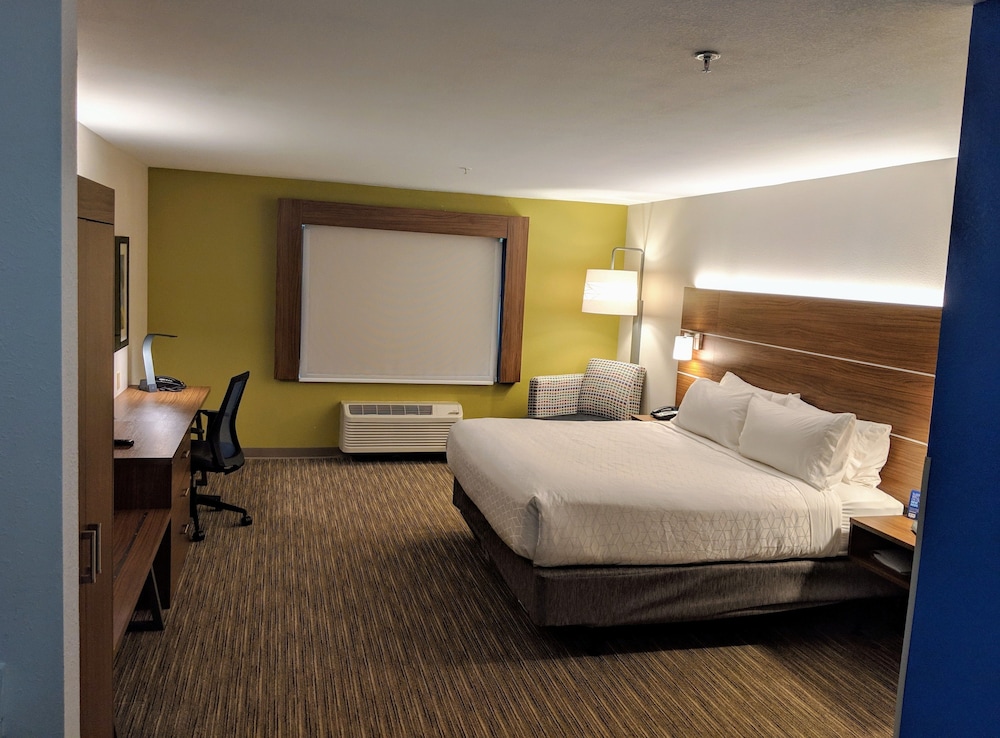 Holiday Inn Express & Suites Claypool Hill an IHG Hotel - photo 4