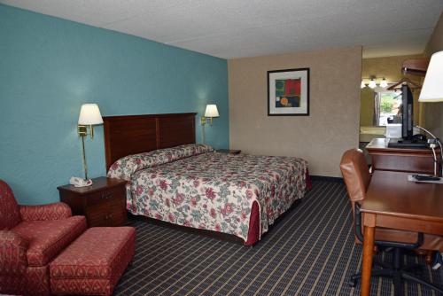 Bonifay Inn - photo 7