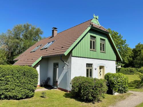 Ferienhaussiedlung Strandperlen Sanddornhof 8b — carbon neutral stay, Wustrow