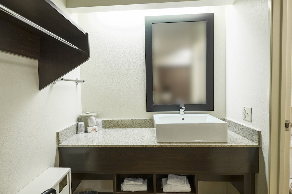 Red Roof Inn PLUS West Springfield - photo 28