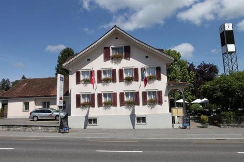 Hotel Restaurant Schlössli Meggen B. Shala — hotel in Meggen