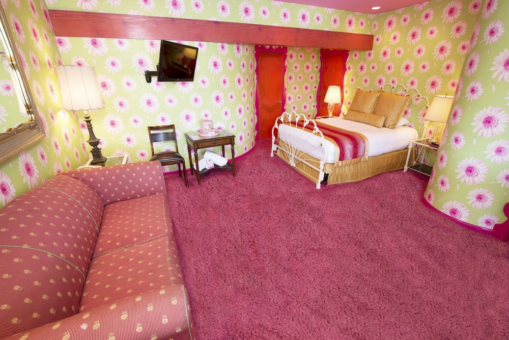 Madonna Inn - photo 10