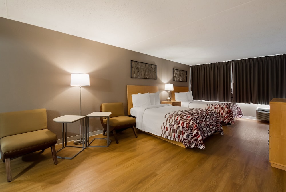 Red Roof Inn & Suites Newark University - photo 11
