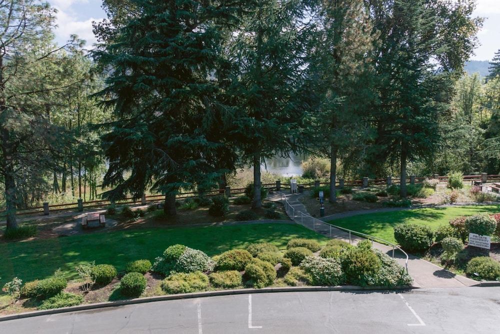 Riverfront Inn Roseburg - photo 51