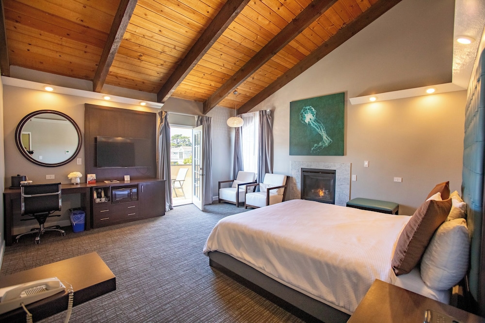 Munras Inn - photo 19