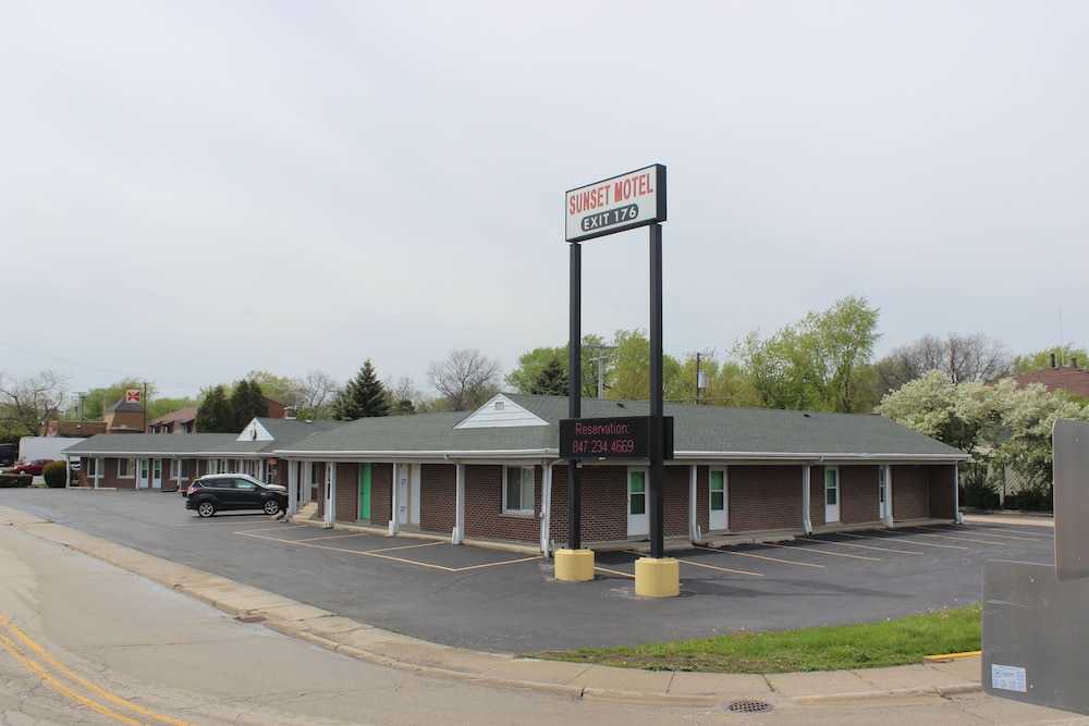 Sunset Motel - carbon neutral hotel in Lake Bluff