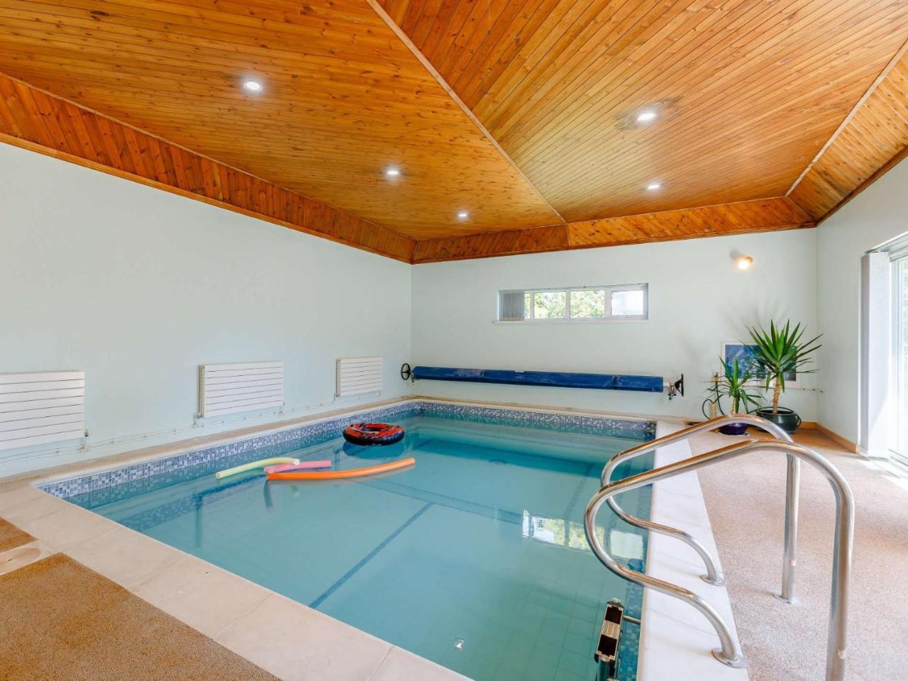 4 Bed in Southampton oc 82920 - last minute hotel in Netley