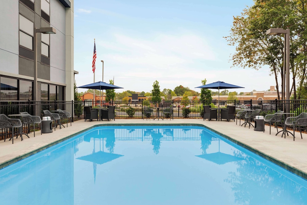 Hampton Inn Starkville Mississippi State University - photo 25