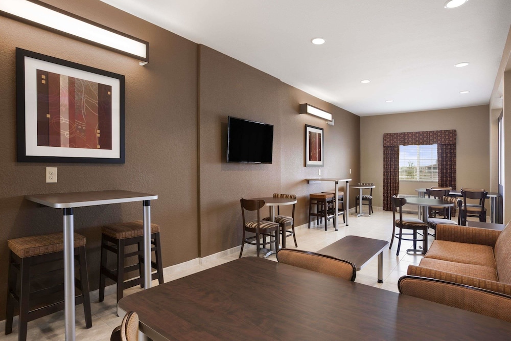 Microtel Inn & Suites by Wyndham Cotulla - photo 3