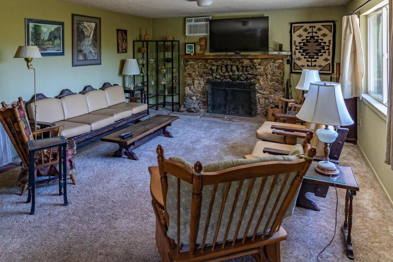 Hodges Hill Yosemite House — 4-Star Luxury Hotel in Oakhurst, United States
