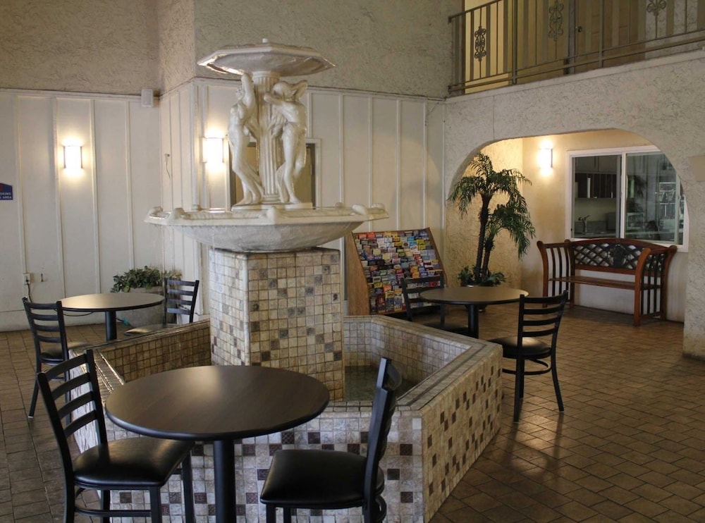 California Suites Hotel - photo 39