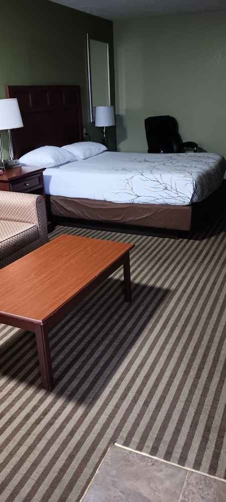 Americana Inn - photo 4