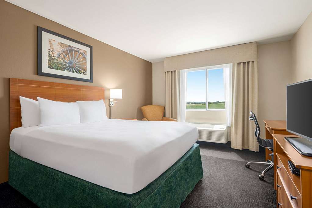 Baymont by Wyndham Fremont - photo 29