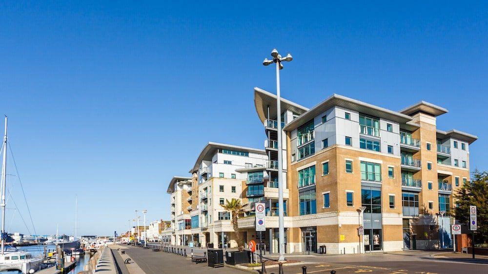 Steep Holm On Poole Quay with Spacious Balcony — 4-Star Luxury Hotel in Poole, United Kingdom